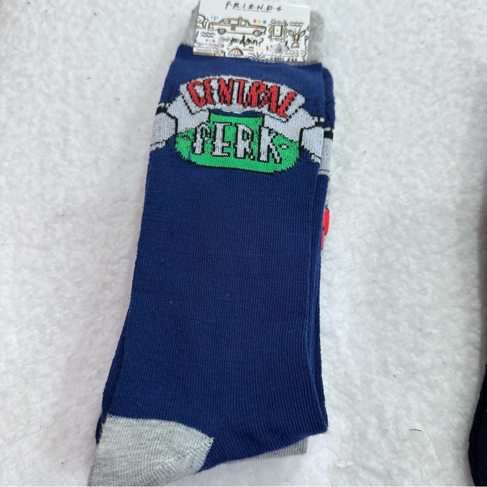 Friends and Seinfeld socks - Picture 5 of 9